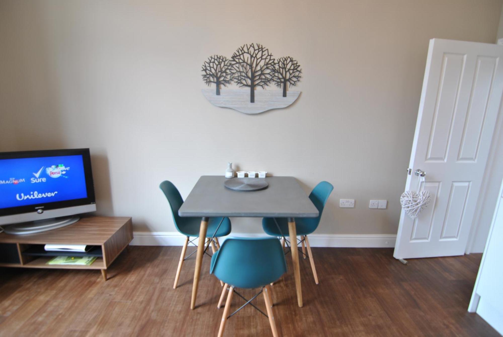 Lord Raglan House Apartments 2Br With Parking Windsor Zewnętrze zdjęcie