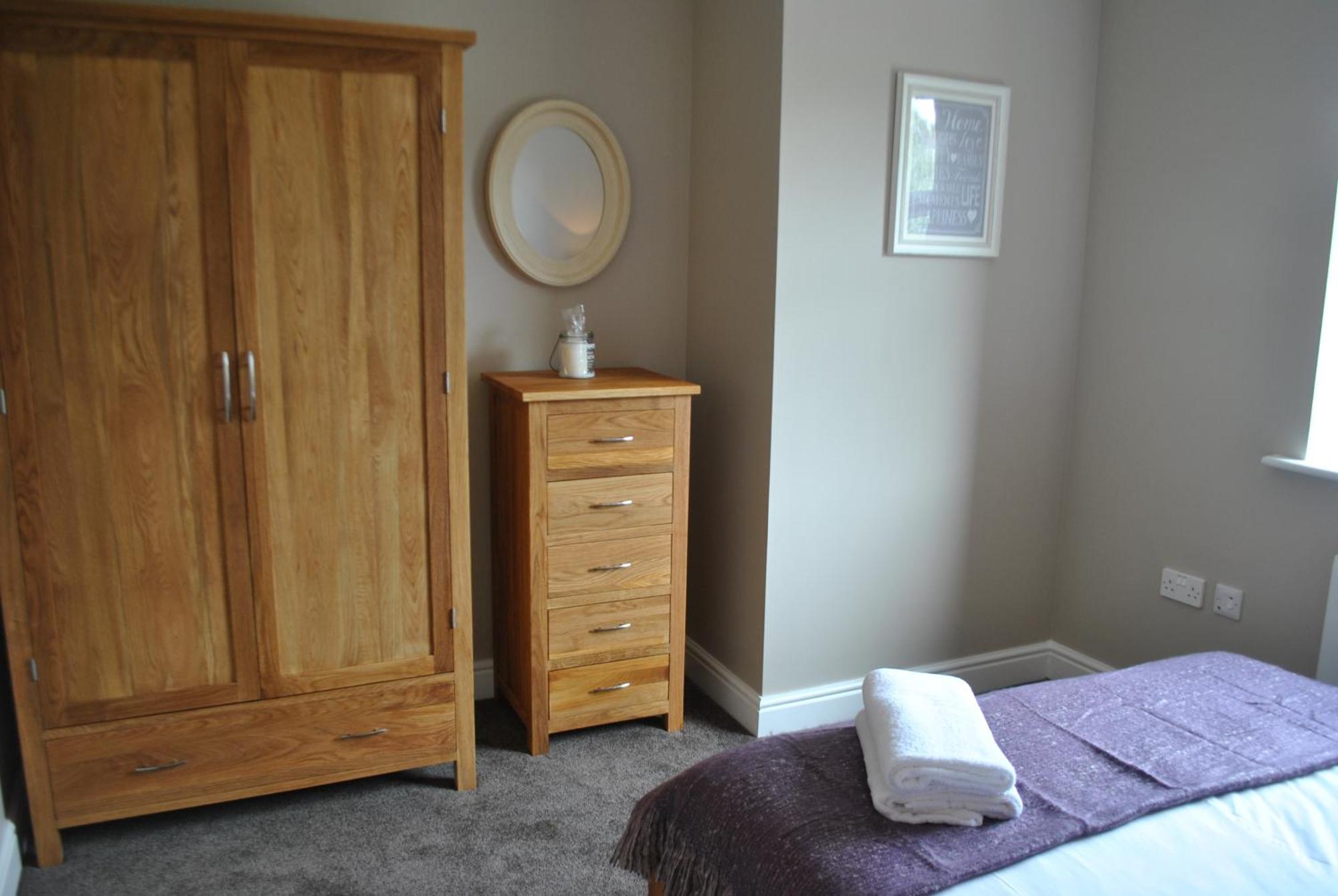 Lord Raglan House Apartments 2Br With Parking Windsor Zewnętrze zdjęcie